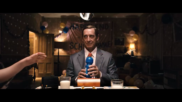 舞幽壑之潜蛟泣孤舟之嫠妇，《前赤壁赋》中引起“舞幽壑之潜蛟,泣孤舟之嫠妇”的是（将人性的肮脏扒的一丝不剩）