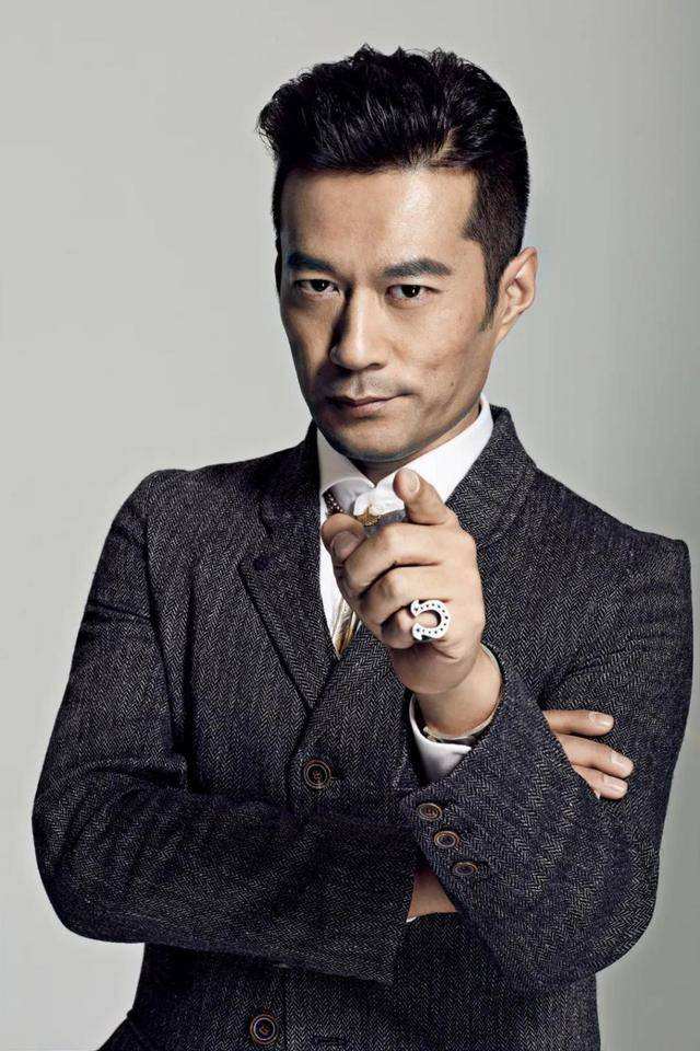 50多岁的年纪18岁的身材,这些自律男星绝了,一点也不油腻