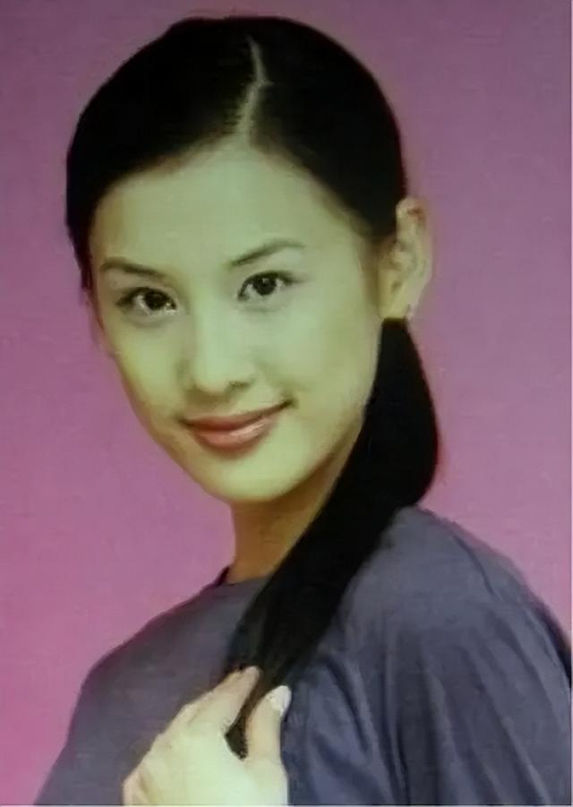 黄圣依第一任丈夫，黄圣依的老公是谁（周星驰捧红后嫁二婚杨子）