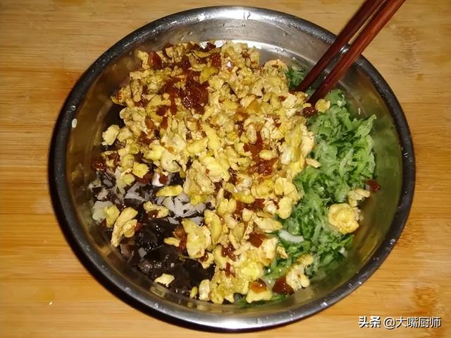 怎样做马齿苋馅饺子，马齿苋做饺子家常做法（多吃这3种素馅）