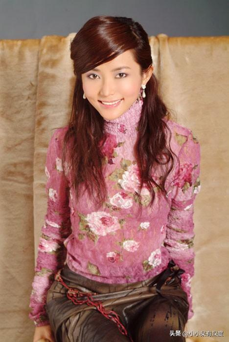 雾柳镇演员表介绍，雾柳镇的大红谁演的（《情深深雨濛濛》中的女三）