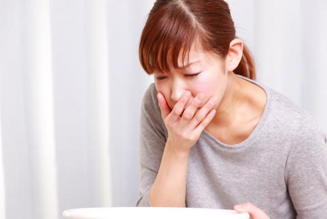 孕晚期呕吐是什么原因，孕晚期臀位是什么原因造成的（孕晚期反倒吐得翻江倒海）
