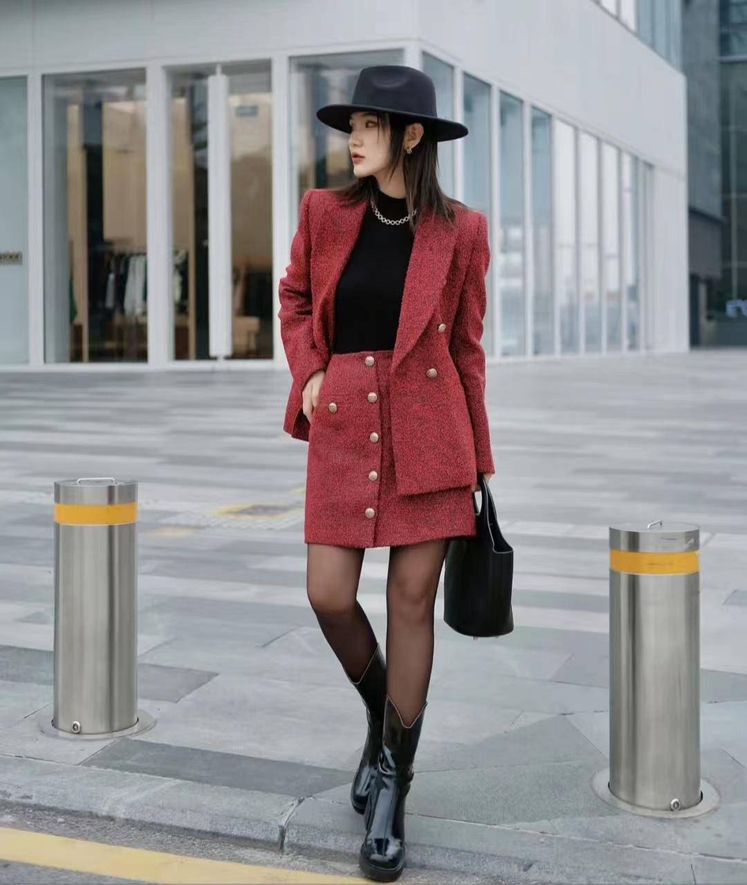 什么衣服配红鞋子好看,什么衣服配红色鞋子(红色搭配这6个颜色)