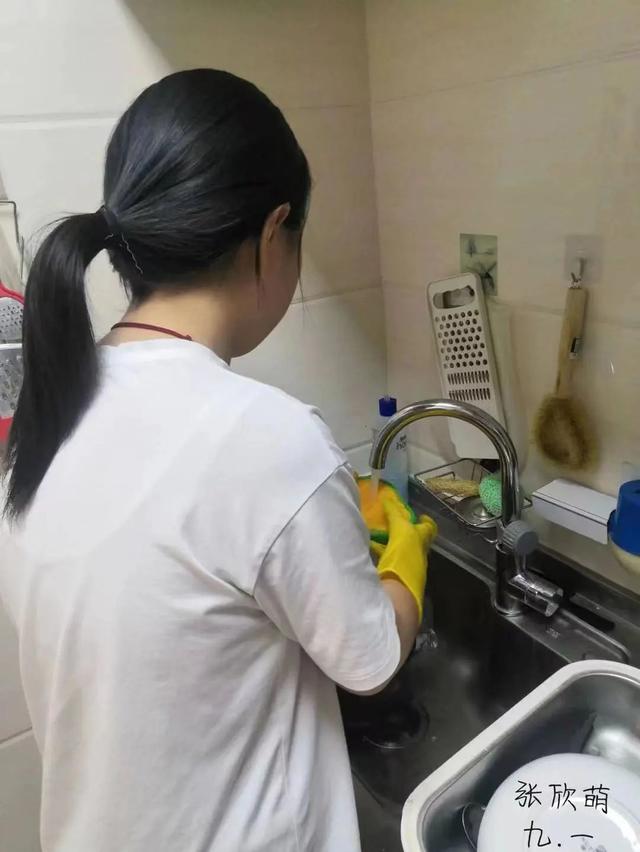 帮父母做家务的感受，帮父母做家务的作文600字中学生作文（青岛42中学生劳动实践学习分享）