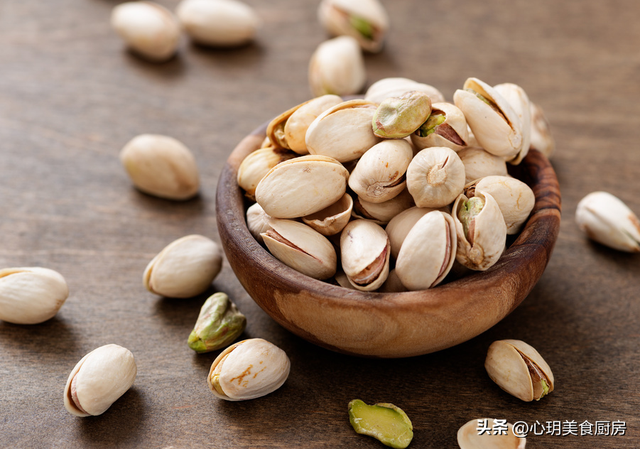 春节 是一年之岁首，传统意义上的年节（牢记传统“不睡、不扫、不缝、不打”）