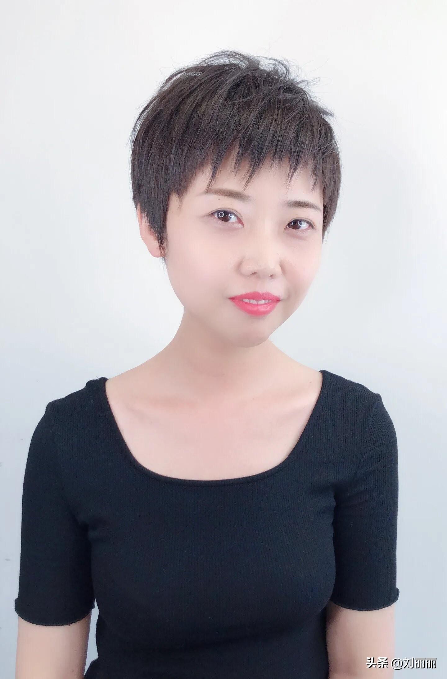 夏天拒绝留长发,15款最火短发送给大家,不论直卷都很美-质信十强榜