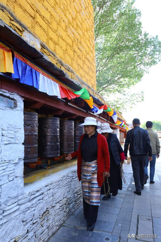 墨石公园属于哪个县城，墨石公园简介（必驾木格措墨石公园圣地理塘）