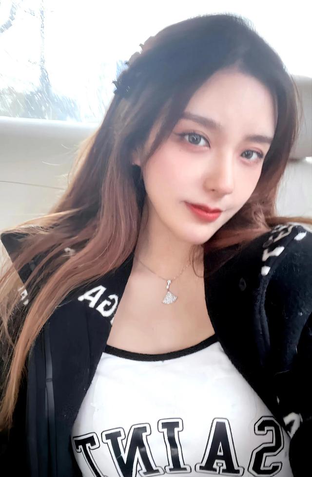 那些振奋人心的英雄联盟解说，英雄联盟赛事美女解说冯雨