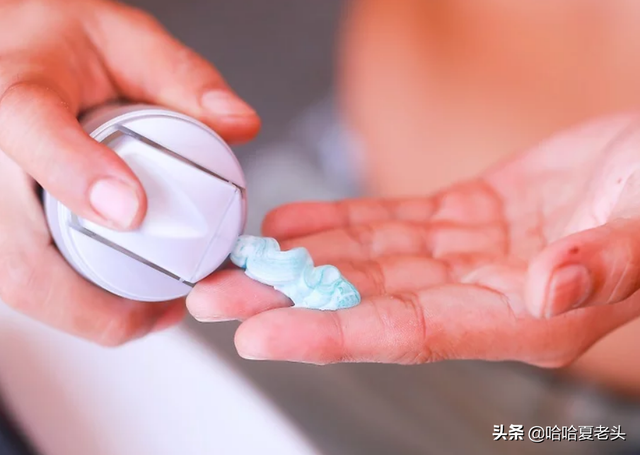 电动剃须刀怎么用，电动剃须刀怎么用不会刮伤（如何使用电动剃须刀剃须）