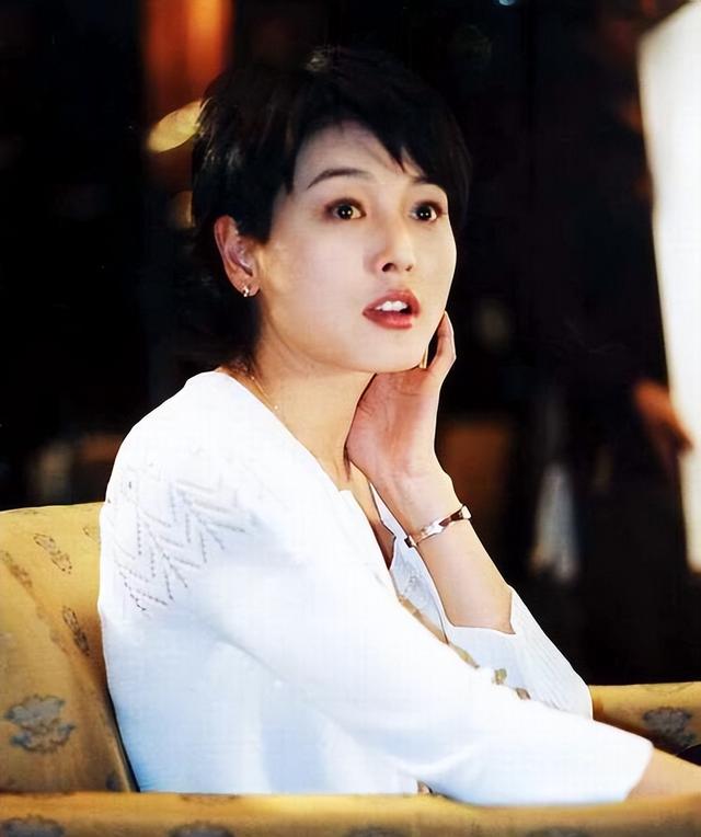 张延个人资料简介，父亲早逝最疼妈妈