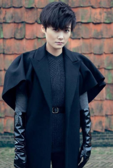 李宇春个人简介，李宇春男友（37岁的李宇春活得太清醒）