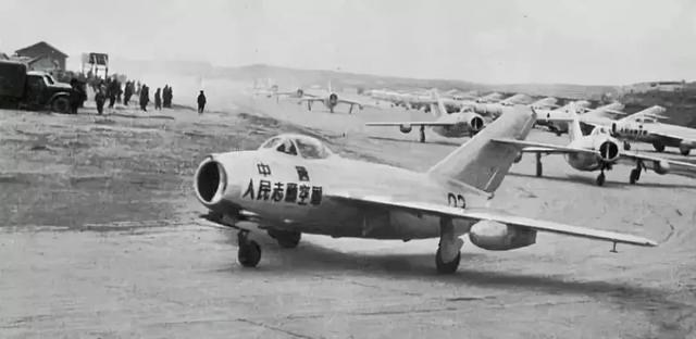 中国人民解放军空军，中国人民解放军空军成立时间（人民空军，生日快乐）