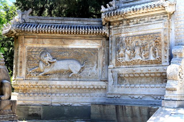 北京香山公园里面都有哪些寺庙，香山公园里面的寺庙（碧云寺金刚宝座塔）