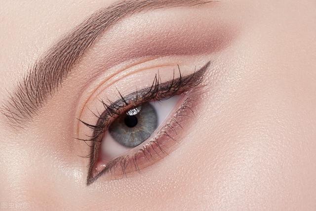 单眼皮怎么画眼影，单眼皮眼线画法（单眼皮怎么才能画出好看的眼妆）