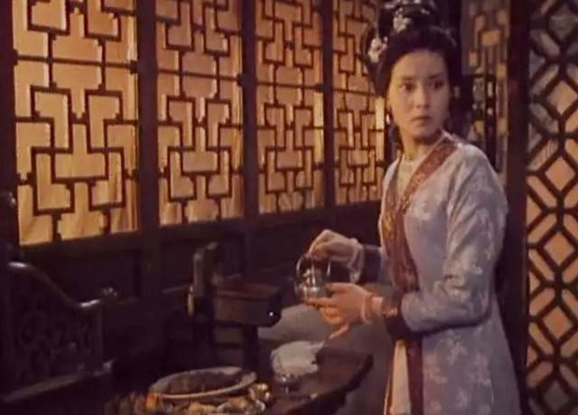 杜十娘跳江后被谁救，杜十娘死前怒扔百宝箱