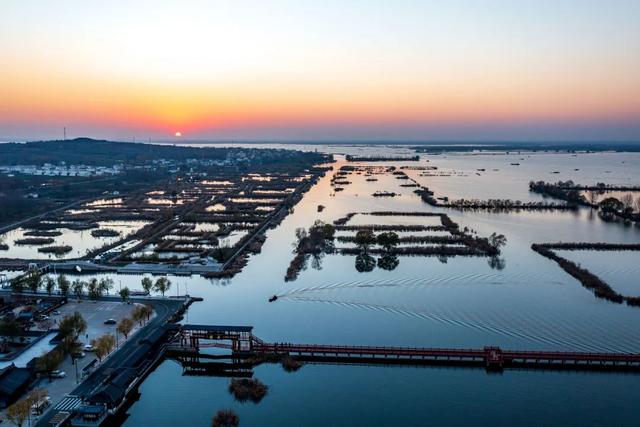 济宁旅游景点大全，济宁周围的旅游景点大全推荐一下（三孔、微山湖、两孟、水泊梁山……）