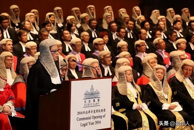 戴假发称呼法官为，港版法律（这群“洋法官”们才更应该上热搜）