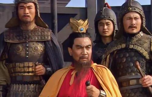 曹操是个怎样的人，观沧海中曹操是个怎样的人（三国：曹操到底是奸臣还是枭雄）