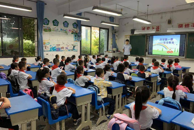 私立学校和公立学校哪个好，公立学校跟私立学校哪个好（读公立学校和私立学校的学生）