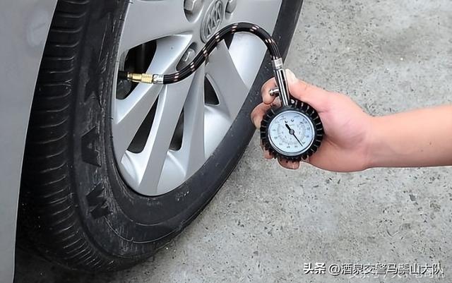 轮胎上的数字和字母是什么意思，拖拉机轮胎上的数字和字母是什么意思（这些汽车隐藏的轮胎知识）