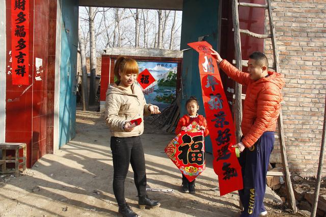 什么时间贴春联好，2021春节什么时候贴对联最吉利（2022年的春联什么时候贴好）