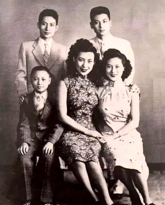 鸡毛信的故事，独立执导《鸡毛信》《天仙配》（鸡毛信的故事儿童版）