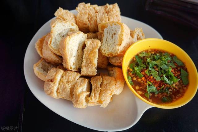 世界十大垃圾食品，全球公认10大垃圾食品（十种受人欢迎的垃圾食品）