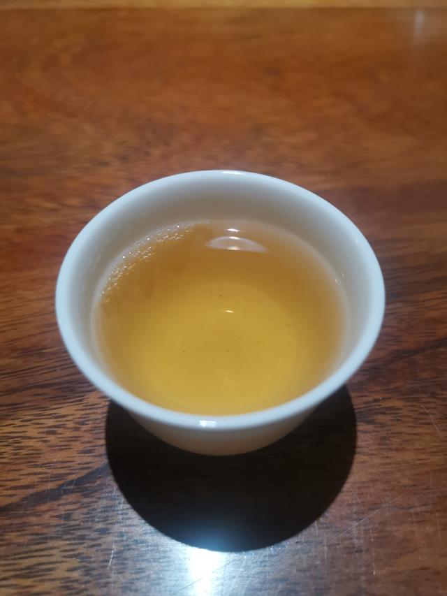 生普和熟普洱茶的区别，女人喝生普洱茶还是熟普洱茶（普洱生茶跟熟茶的区别）