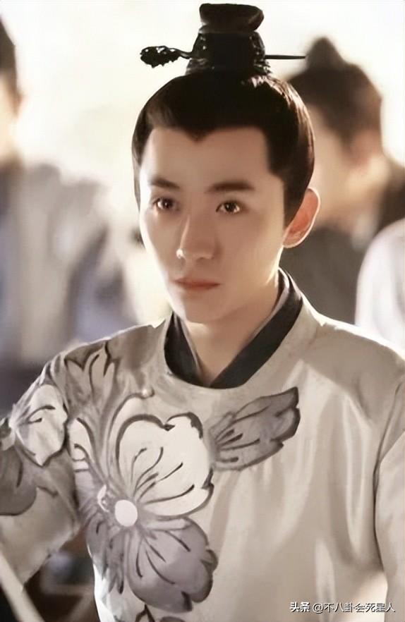 眼睛亮的人有灵气，眼睛有灵性的女人（却“败”在眼皮的明星）