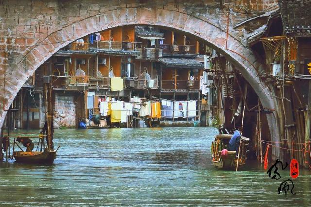 湘西终于开通高铁了，“湘西最美高铁”即将通车