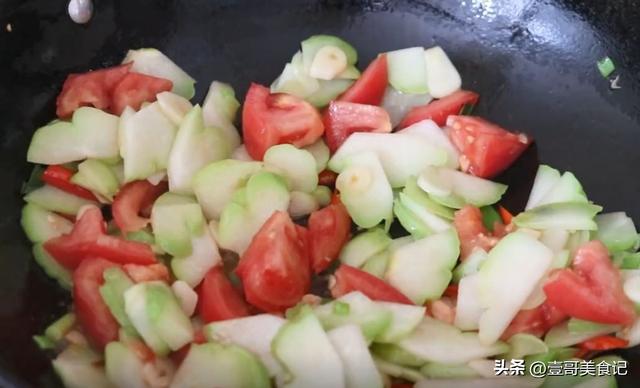 怎样做美味的佛手瓜木耳炒鸡蛋，佛手瓜和木耳鸡蛋一起吃的功效（佛手瓜不要直接炒了）