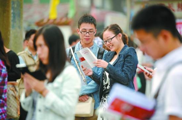 专科考公务员可以考什么职位，专科考公务员需要什么条件（2022乡镇公务员招录）