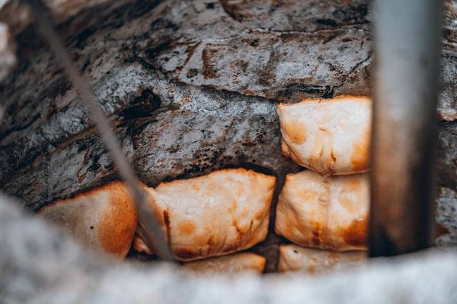 新疆美食有哪些，新疆的美食有哪些（新疆的10样“西域美食”）