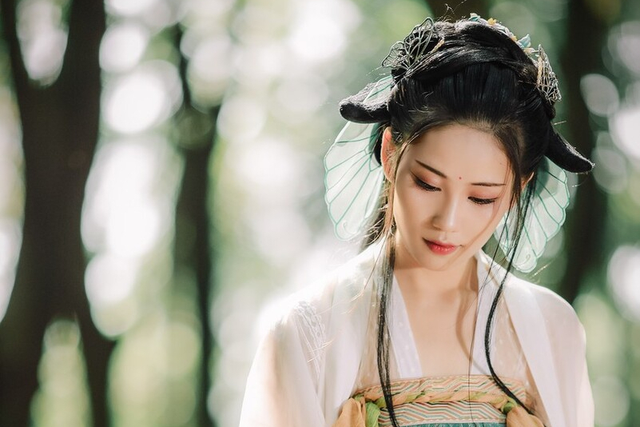 简单网名二个字的，网名2字简单干净（起个带“风”的好名字）