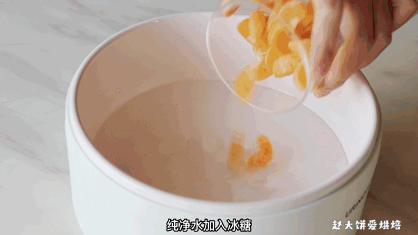 白凉粉怎么做水果果冻，白凉粉怎么做水果果冻火龙果（教你在家简单几步就能做好QQ弹弹的橘子果冻）