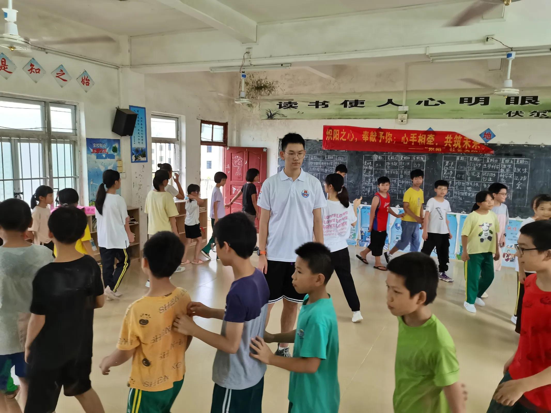 抱团游戏规则及玩法，幼儿园大班体育教案（1，2，3，抱团）