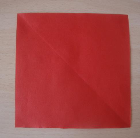 怎么用纸剪花朵，怎么用纸剪花朵视频（玫瑰花的折法）