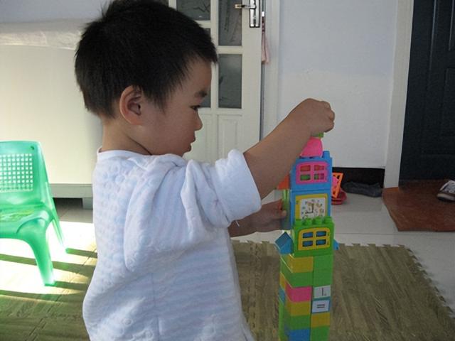 小孩玩的游戏有哪些，适合小孩玩的游戏有哪些（15个简单易做的游戏）