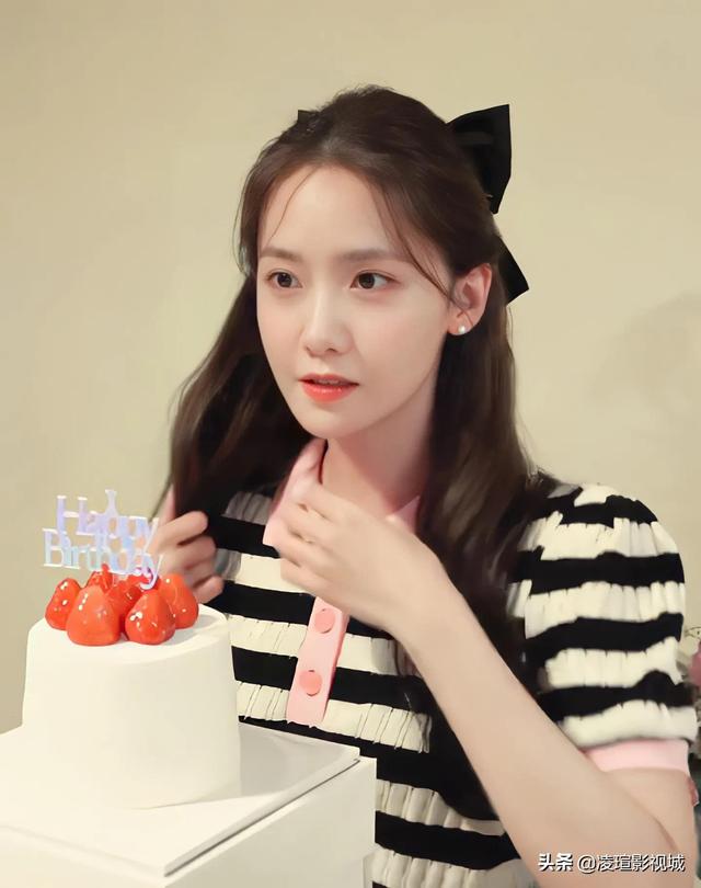 林允儿动态壁纸，高清可爱动态壁纸林允儿（韩国女星壁纸图片分享）