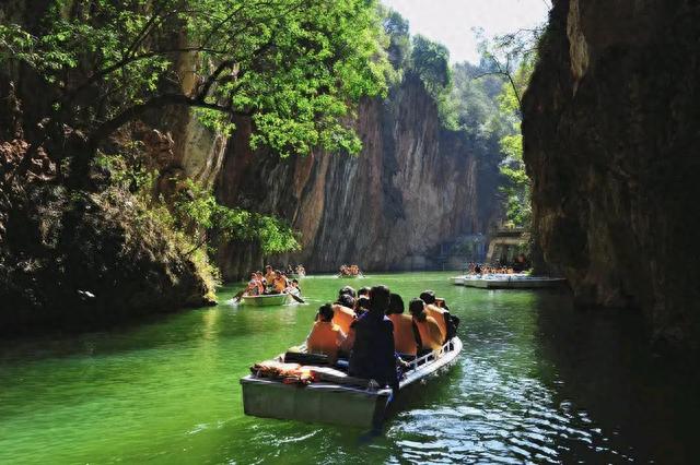 云南必打卡的地方宜良九乡，夏天旅游避暑胜地，有地下石林之称