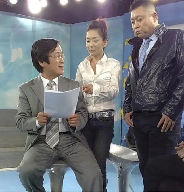 王芳个人资料简介，王芳个人资料（从情感主播到直播卖书一姐）