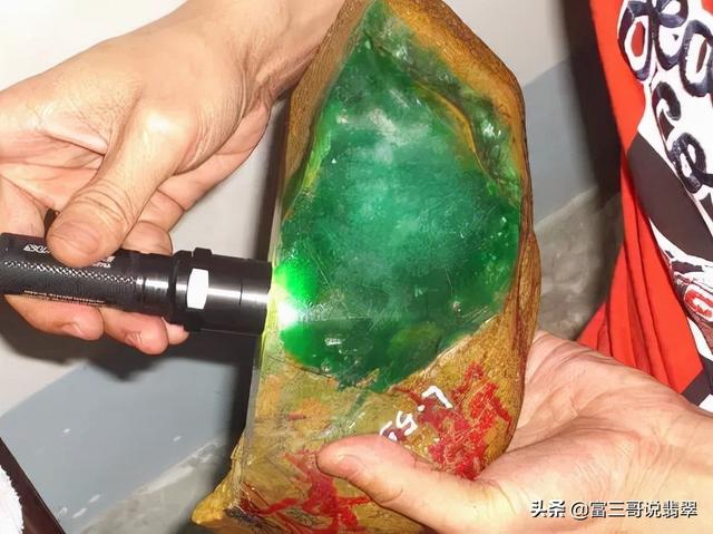 翡翠原石切割技巧，翡翠原石切（翡翠原石怎么切最合理）