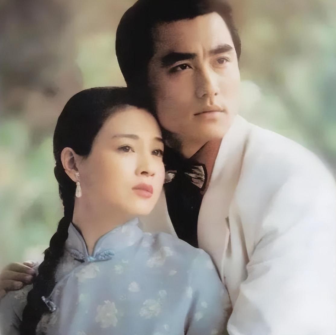 赵明明和英宁离婚22年,她独自带娃至今单身,他另娶娇妻婚姻幸福