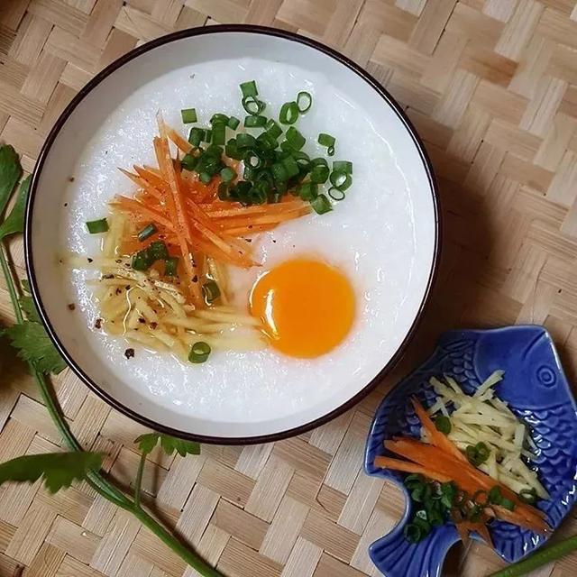 生鸡蛋怎么判断坏了，怎么知道鸡蛋是好是坏（日本的生鸡蛋真的可以放心吃吗）