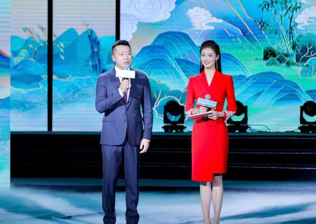 东方卫视主持人，东方卫视六大主持人怎么样了（东方卫视两位新主持人）