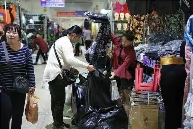 乌兰巴托是哪个国家，蒙古国什么时候从中国分出去的（带你看看真实的蒙古国首都乌兰巴托）