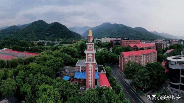 国内哪里可以学习滑翔伞，哪里有学滑翔伞（全国人都想来“蹭吃”“蹭住”“蹭课”的大学）