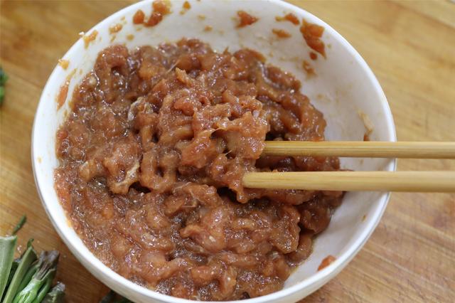 焯水香椿放冰箱一年还能吃吗，香椿冷冻一年可以吃吗（冰箱里放了大半年的香椿）