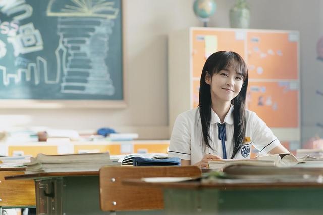 女生只穿三个创可贴，创可贴女孩（樊胜美2.0朱喆）