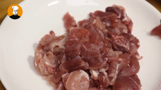 豌豆怎么炒好吃又简单，豌豆怎么做好吃又简单（炒荷兰豆到底要不要焯水）